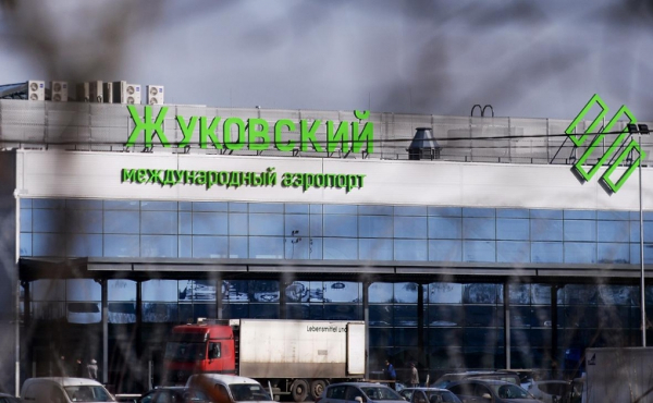 Третий московский аэропорт за час приостановил рейсы