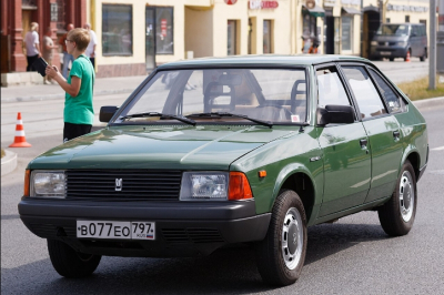 Москва запускает производство автоплат: "Автоваз" и "Камаз" переходят на отечественный компонент